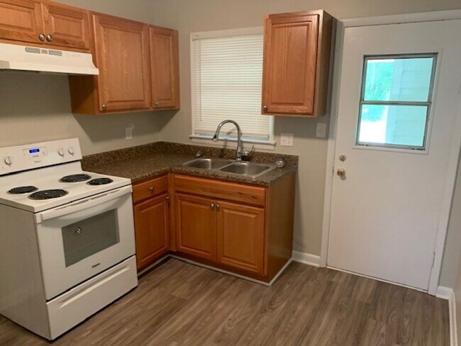 Building Photo - 1073 Wisteria Dr SW