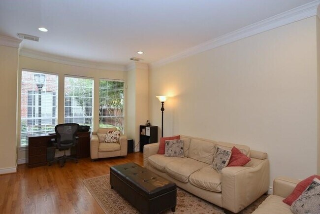 Foto del edificio - 6841 Staffordshire Blvd