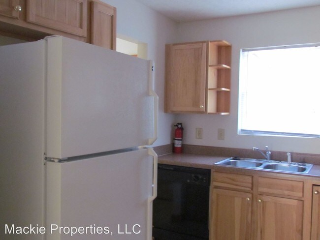 Building Photo - 4 br, 3 bath House - 1475 W Rockcrest Dr