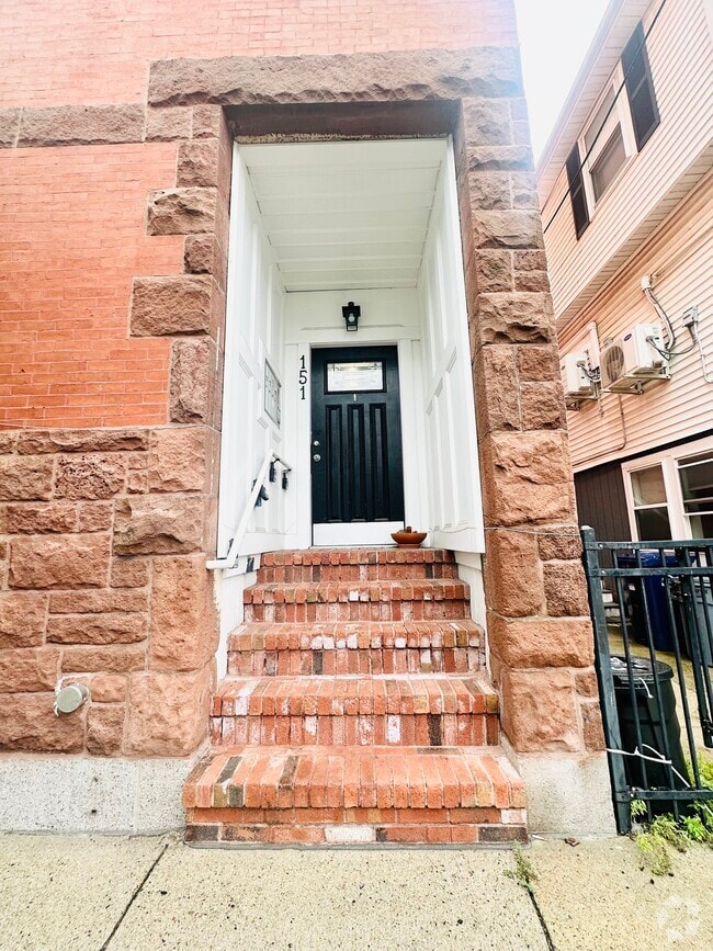 Building Photo - 151 W 6th St