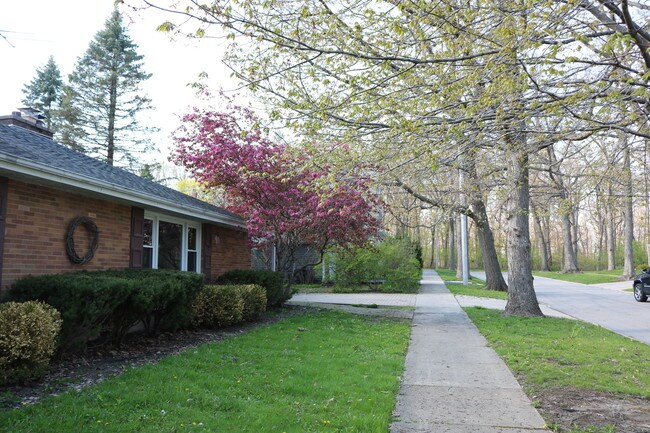 Building Photo - 754 Oak Ave