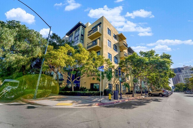 Foto del edificio - April Move-in Special $500 off Rent - Downtown Cortez Hill Junior Studio | Pool, Parking & Modern...