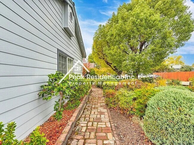 Foto del edificio - Charming 3bd/2ba House near Historic Folsom!