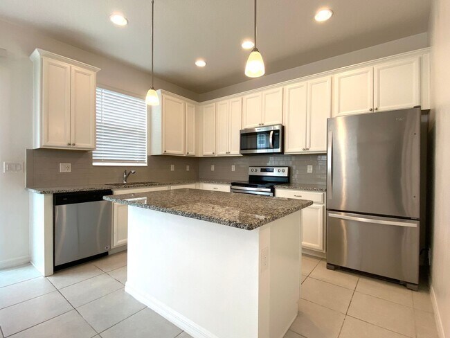 Foto del edificio - 3/2.5 Town Home in Goldenrod Reserve In Or...