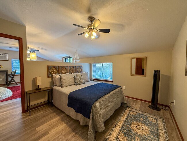 Foto del edificio - 1 Bedroom 1 Bath Furnished Garage Apartment - ALL UTILITIES INCLUDED!