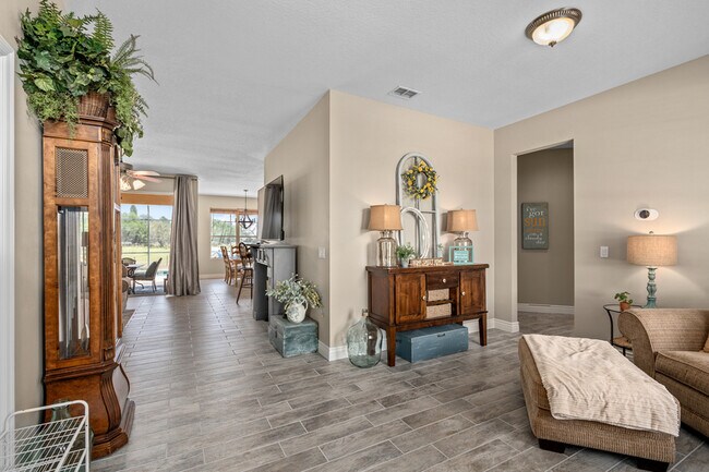 Building Photo - 825 Wildflower Rd