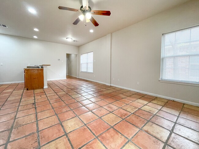 Building Photo - 506 3rd St