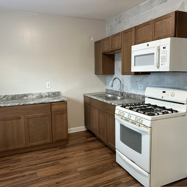 Building Photo - 4058 W Dickens Ave