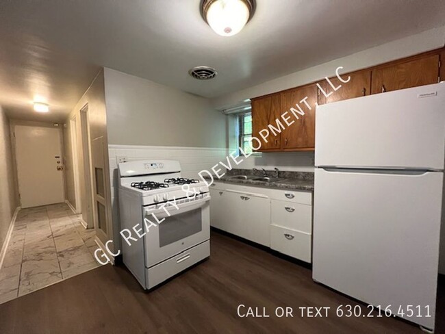 Building Photo - ***FOREST PARK / 1 BDRM / APPLIANCE INLC /...