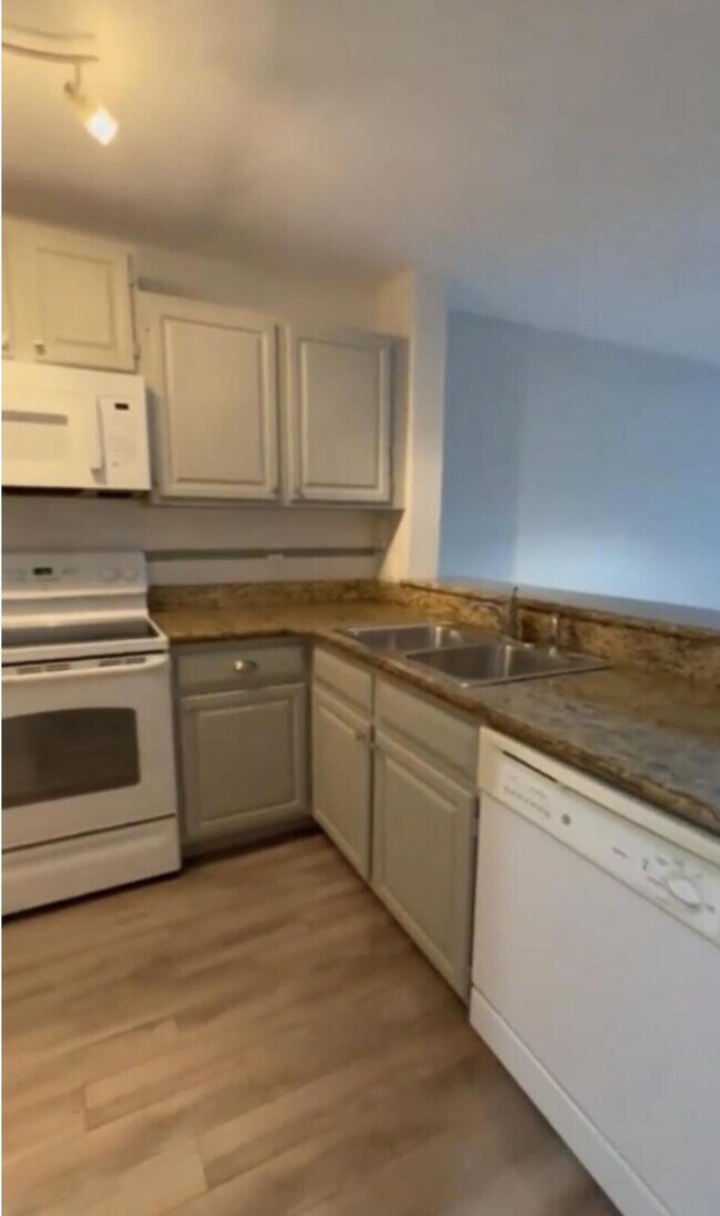 Foto del edificio - 1705 Palm Cove Blvd