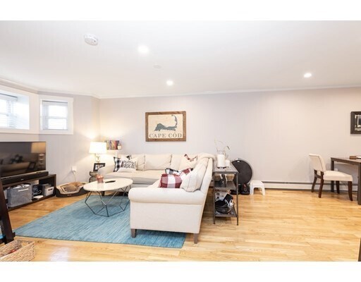 Foto del edificio - 685 E 8th St