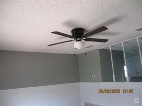 Building Photo - 605 Avondale Dr