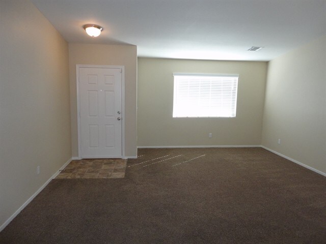 Building Photo - 3004 Fern Crest Avenue
