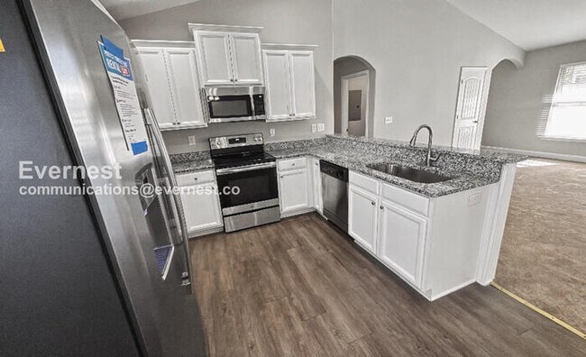 Foto del edificio - Limited Time Special Offer / 3 Bed, 2 Bath Home with Garage / Pet-Friendly / Vouchers Accepted / ...