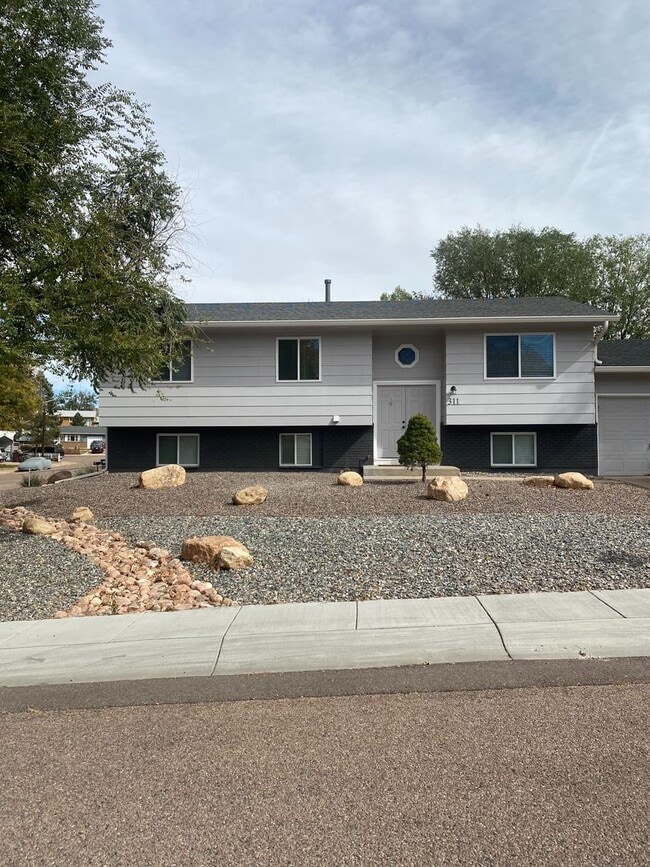 Building Photo - 311 De La Vista St