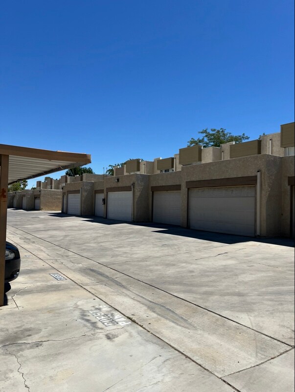 Building Photo - 43711 Challenger Way