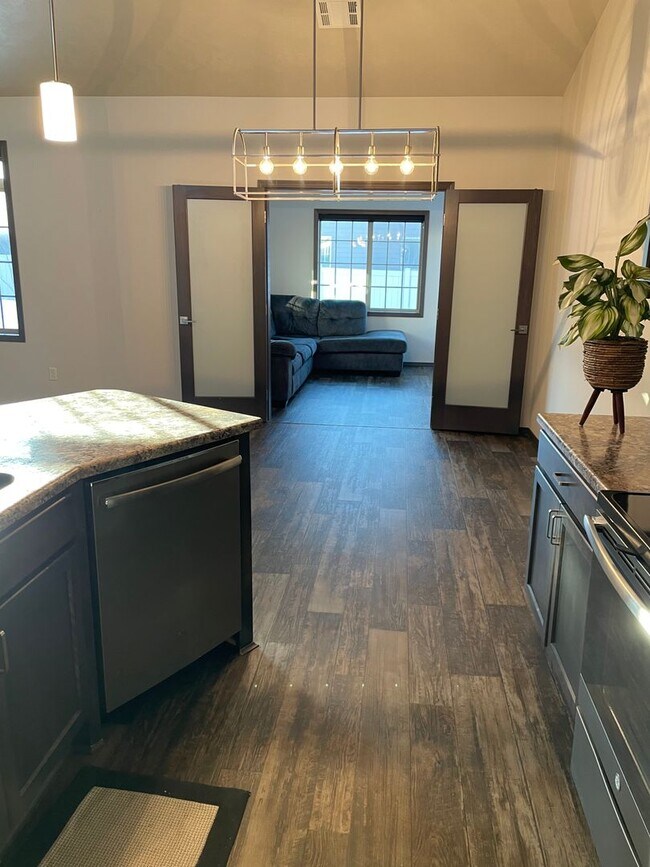 Foto del edificio - 5703 S Plainside Pl