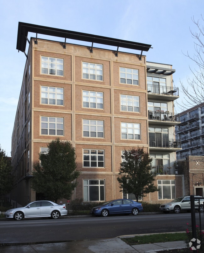 Primary Photo - 1228 W Monroe St
