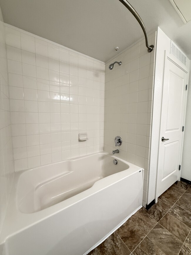 bathroom-park-hill-4000-1x1-B104-Ash-A1-01-28-2026 - Park Hill 4000