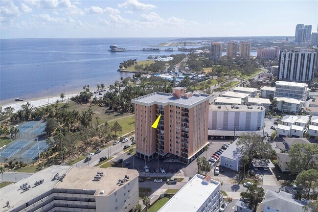 Foto del edificio - 1120 N Shore Dr NE