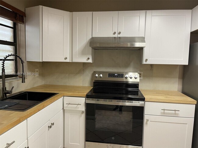 Foto del edificio - 1250 Lincoln Rd