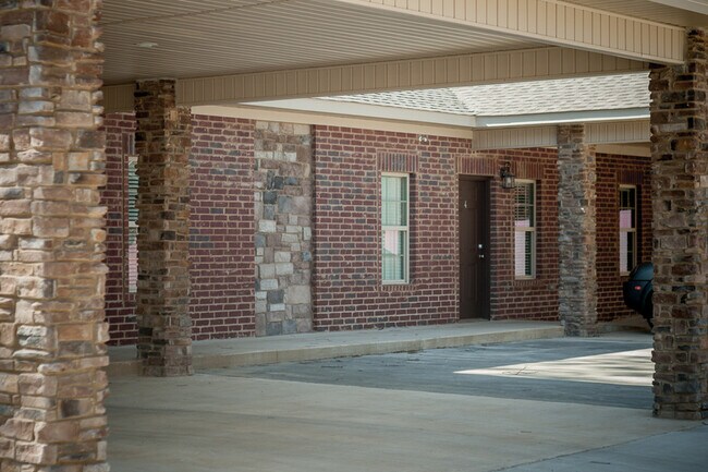 Foto del edificio - 4909 Reserve Blvd