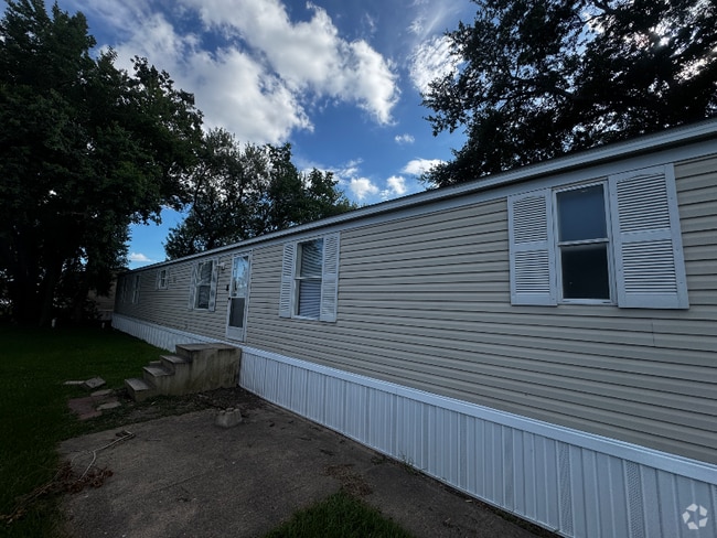 Building Photo - 141 Fox Meadow Dr