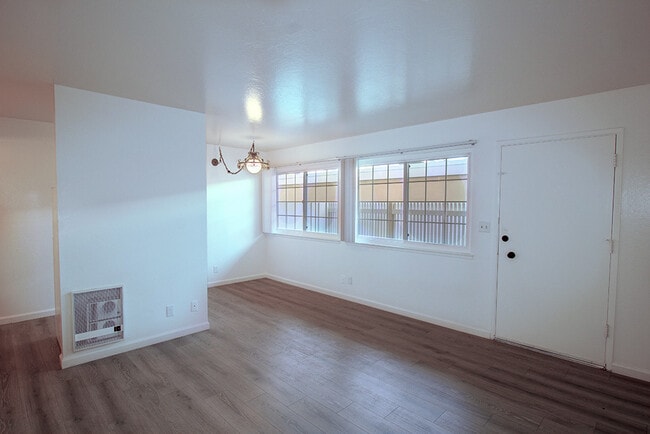 Building Photo - 523 Walker Dr