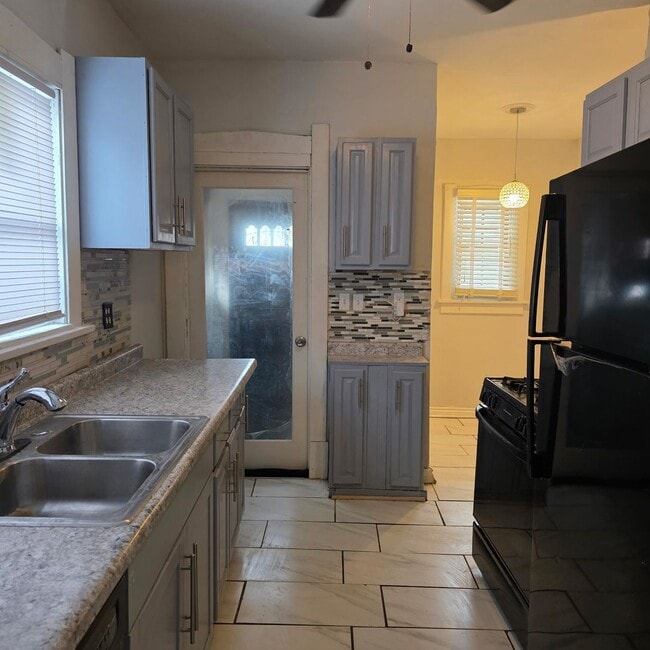 Building Photo - Spacious 3 Bedroom, 2 Bathroom Home in Gary, IN — $1,500/Month
