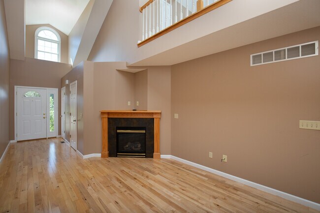 Building Photo - 3052 Cherrywood Dr