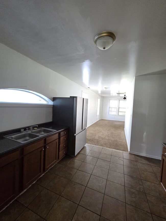 Building Photo - 410 S College Dr
