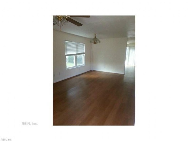 Foto del edificio - 9621 14th Bay St