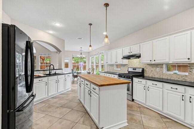 Building Photo - 1475 Applewood Dr
