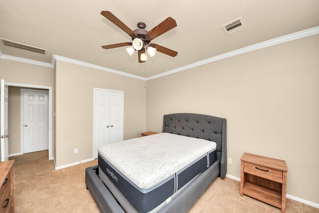 Foto del edificio - 8428 Willow Loch Dr