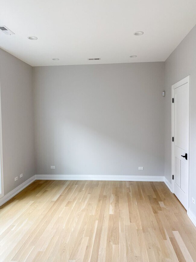 Foto del edificio - 1058 W Cornelia Ave