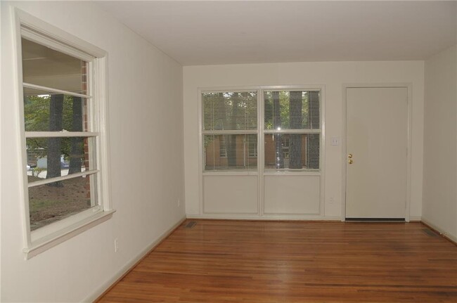 Foto del edificio - 3174 Vine Cir
