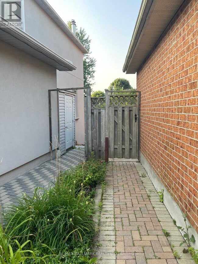Building Photo - 76 Topham Crescent