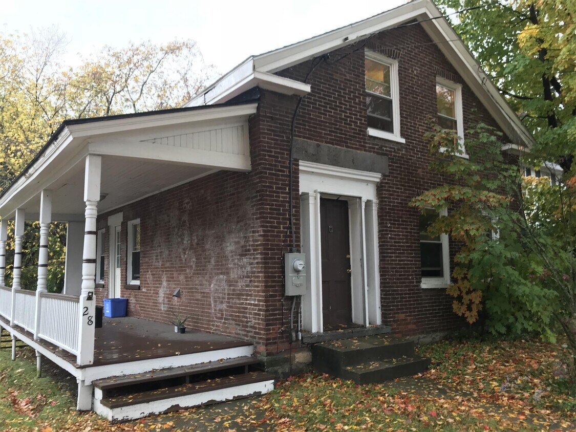 Primary Photo - 28 East Ave