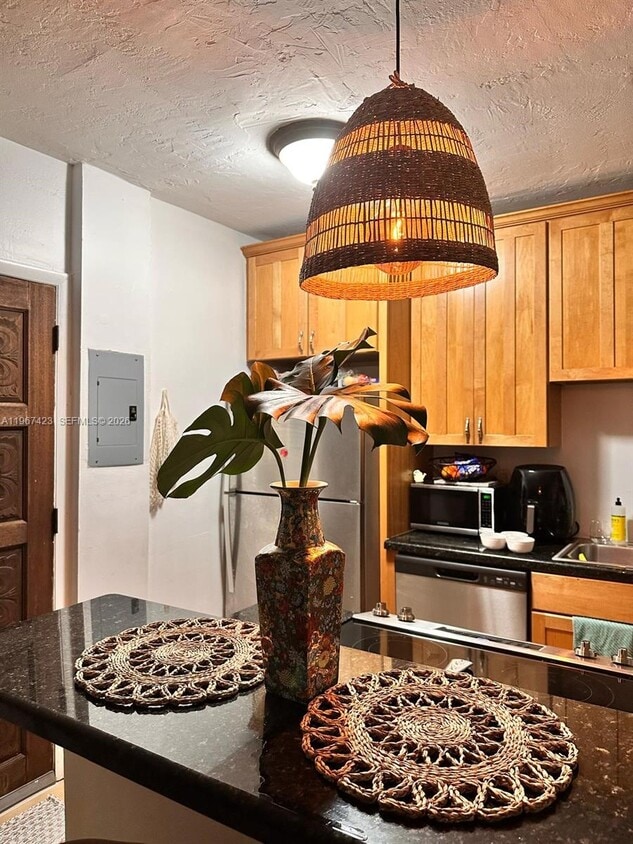 Building Photo - 211 Phoenetia Ave