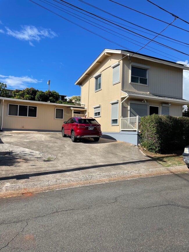 Building Photo - 1604 Hoolana St