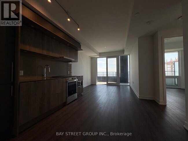 Photo du bâtiment - 448 Burnhamthorpe Rd W