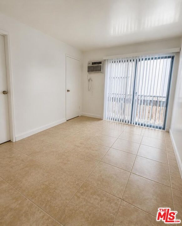 Foto del edificio - 6859 Laurel Canyon Blvd