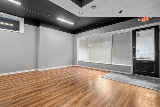 Building Photo - 104 Brown St