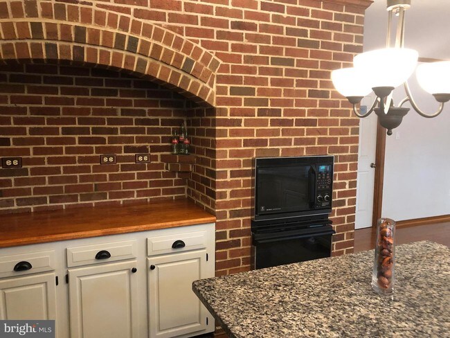 Building Photo - 110 Oakwood Dr