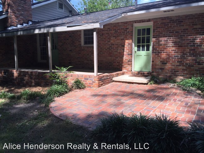 Building Photo - 425 Cary Dr