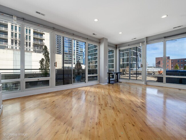 Building Photo - 1430 S Michigan Ave