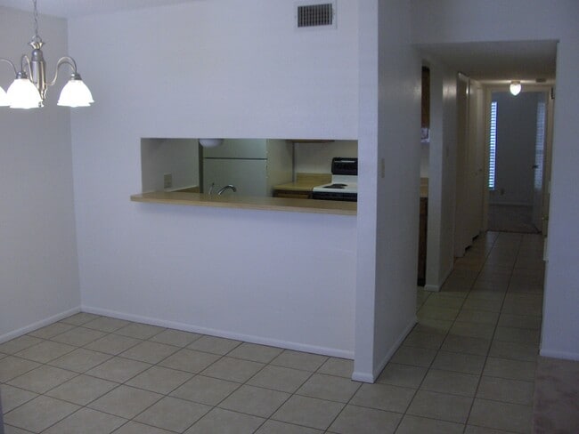 Building Photo - 4255 Family Tree Dr