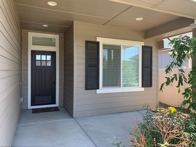 Foto del edificio - Move-In Special! $100 off first month's rent! Beautiful 3 bed 2 bath home in the Eaglefield Villa...