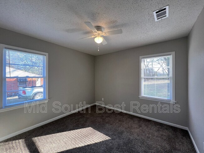 Foto del edificio - 515 Holiday Dr