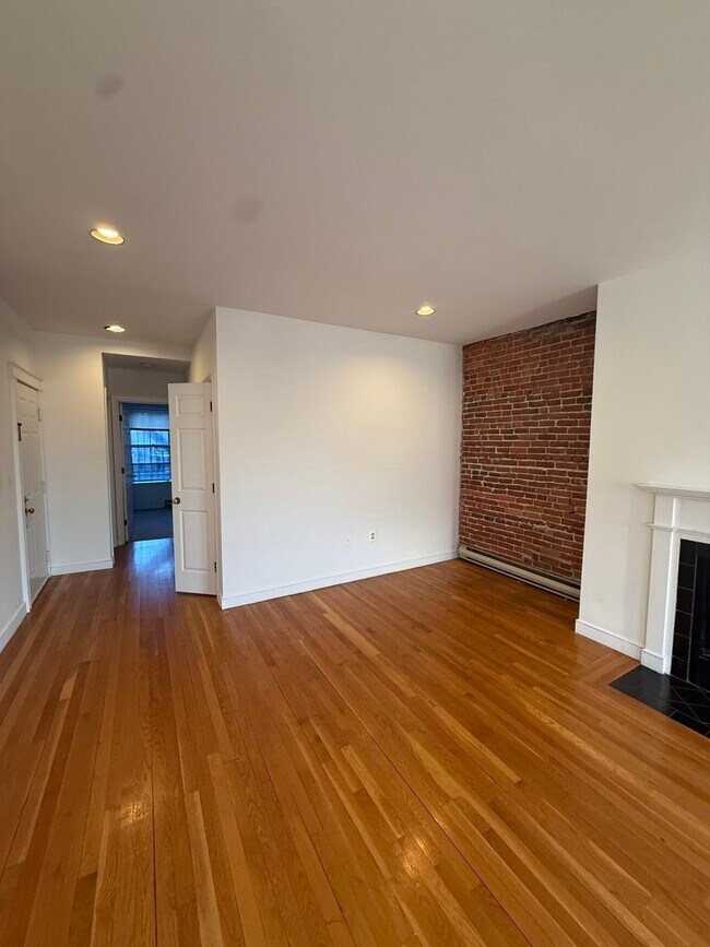 Building Photo - 1742 Washington St